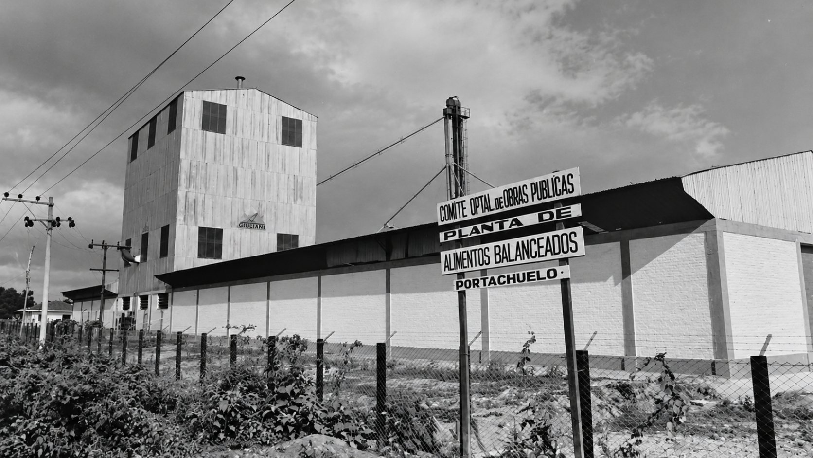 A feed mill built by Giuliani in Portachuelo, with its process tower and the site sign